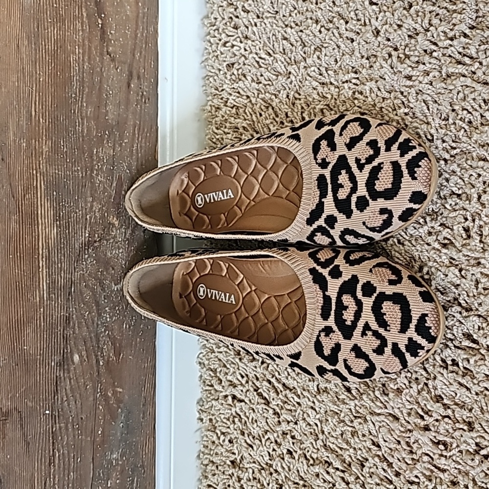 Vivaia Lightweight Almond-Toe Flats (Tamia Walker) 7 1/2
